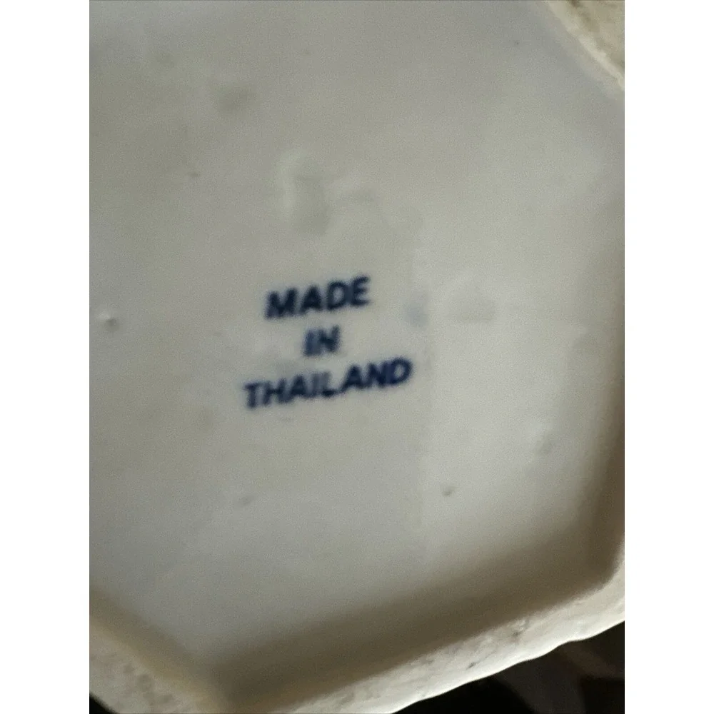 VTG BLUE & WHITE LIDDED DRESSER JAR MADE IN THAILAND‎ FLORAL TRINKET JEWELRY BOX